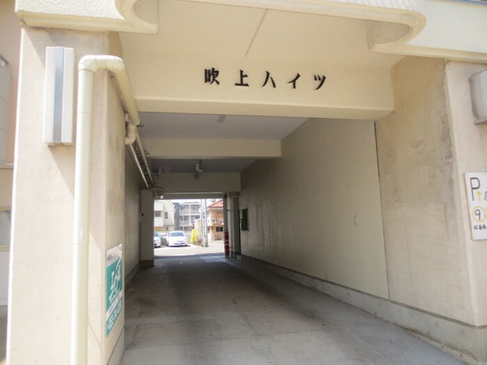 物件外観写真2　(エントランス部分)