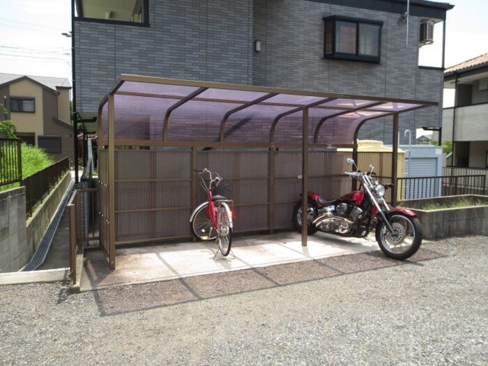 物件外観写真3　(駐輪場)