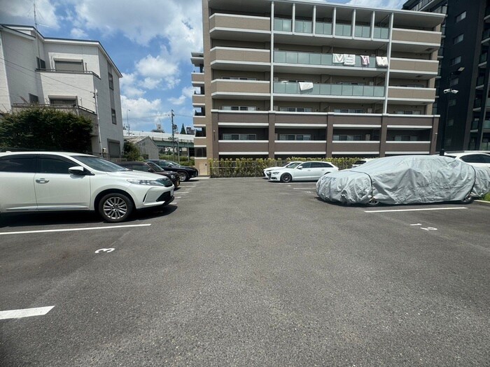 物件外観写真3　(駐車場)