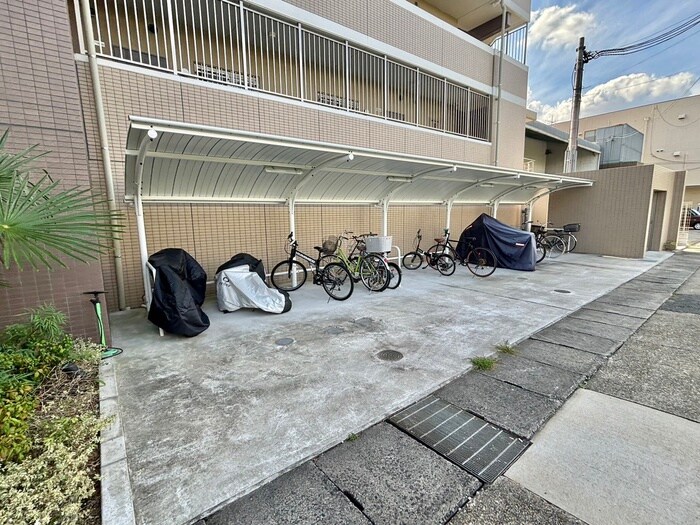 物件外観写真4　(駐輪場)