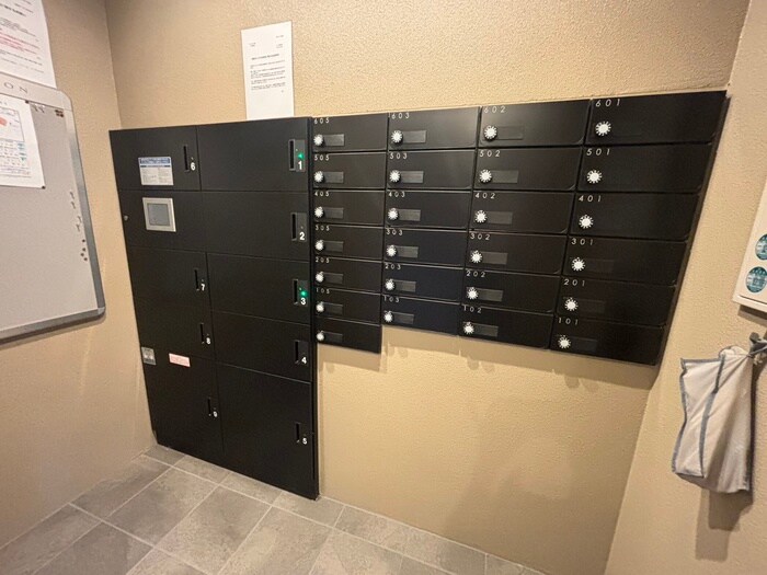 物件外観写真6　(エントランス部分)