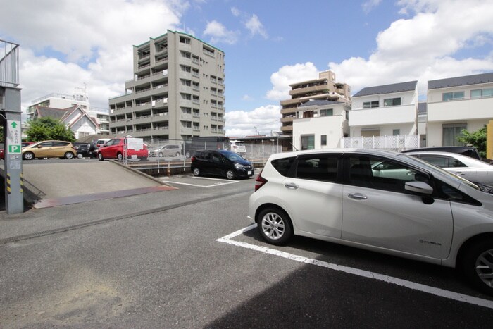 物件外観写真2　(駐車場)
