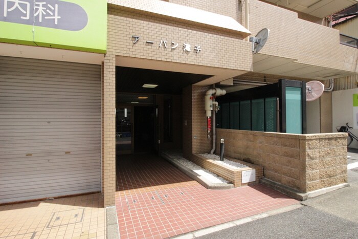 物件外観写真6　(エントランス部分)