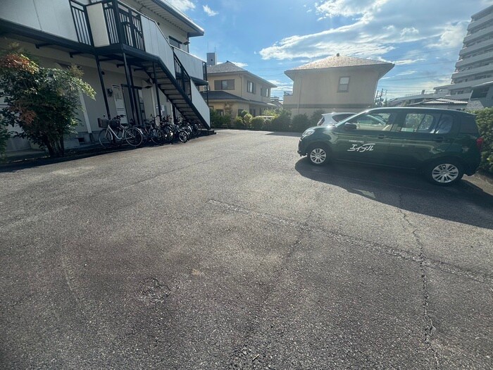 物件外観写真4　(駐車場)