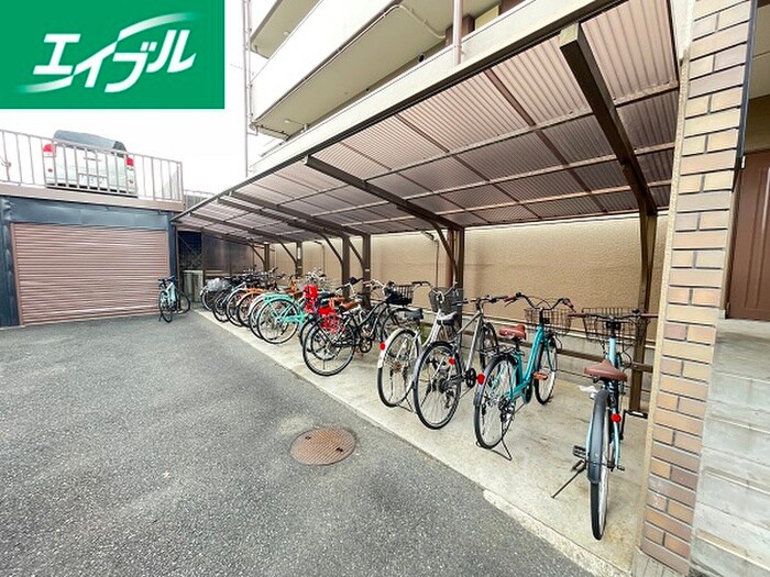 物件外観写真3　(駐輪場)