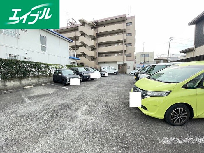 物件外観写真4　(駐車場)