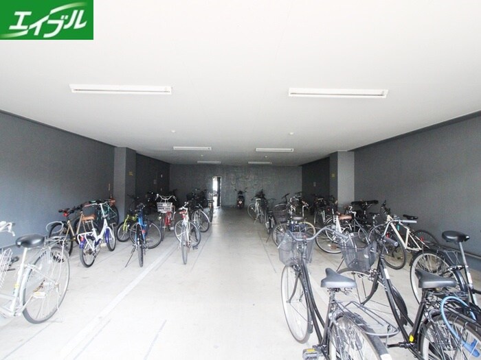 物件外観写真5　(駐輪場)