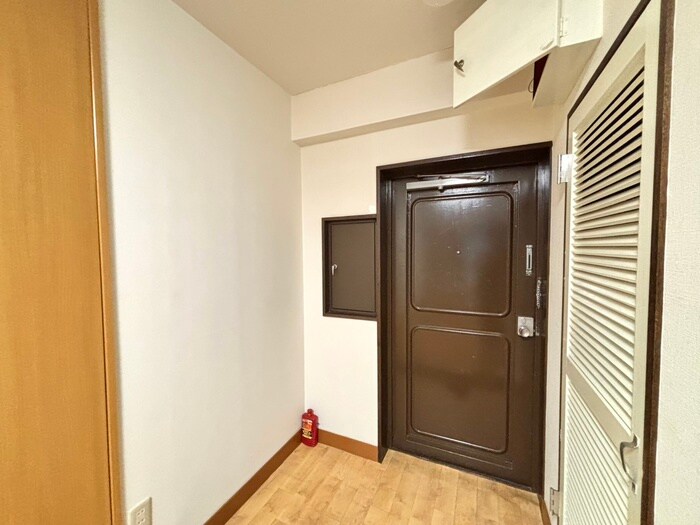 物件内観写真13　(玄関)