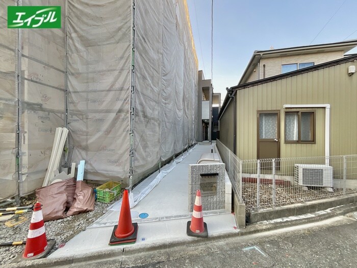 物件外観写真2　(エントランス部分)