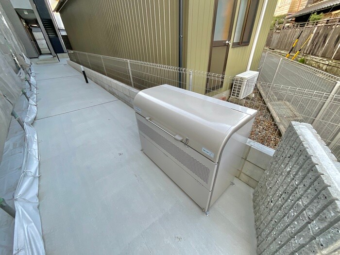 物件外観写真4　(駐輪場)