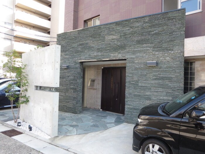 物件外観写真3　(エントランス部分)