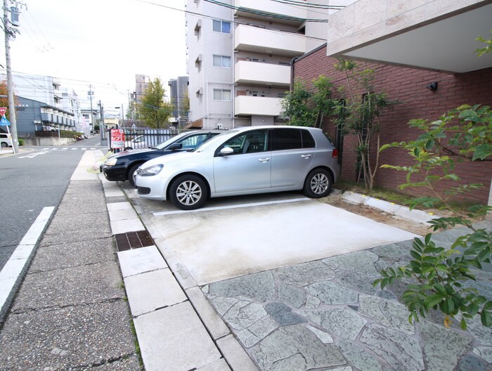 物件外観写真4　(駐車場)