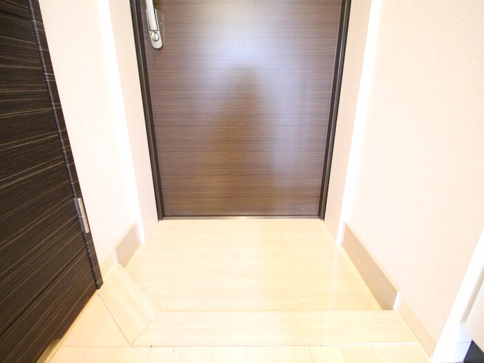 物件内観写真14　(玄関)