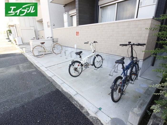 物件外観写真3　(駐輪場)