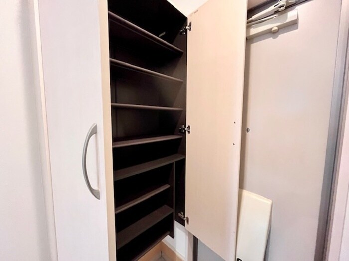 物件内観写真8　(靴箱)