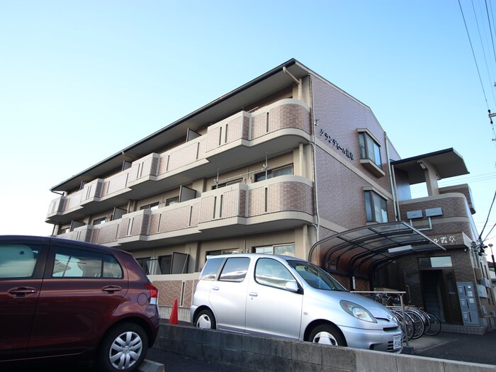 グランディール霞草の物件外観写真