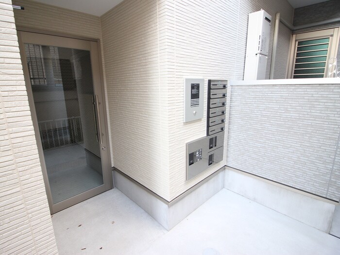 物件外観写真2　(エントランス部分)