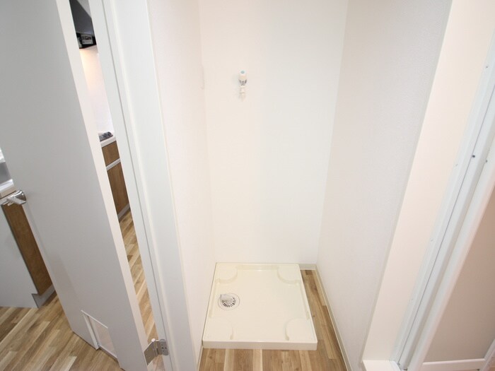 物件内観写真11　(洗濯機置場)