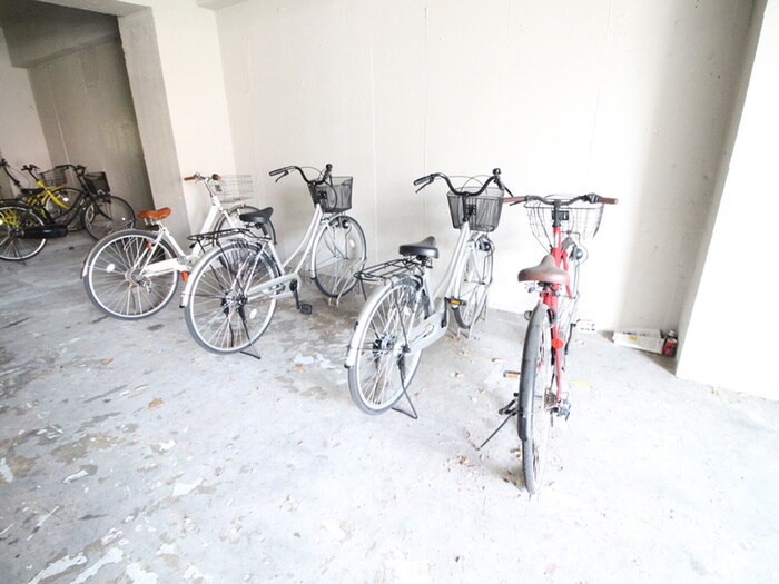 物件外観写真3　(駐輪場)