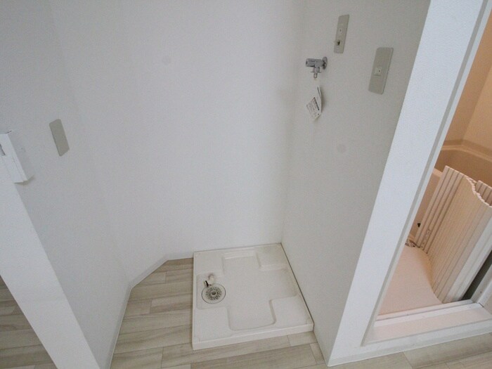 物件内観写真15　(洗濯機置場)