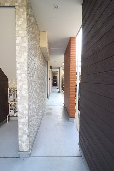 物件外観写真4　(エントランス部分)