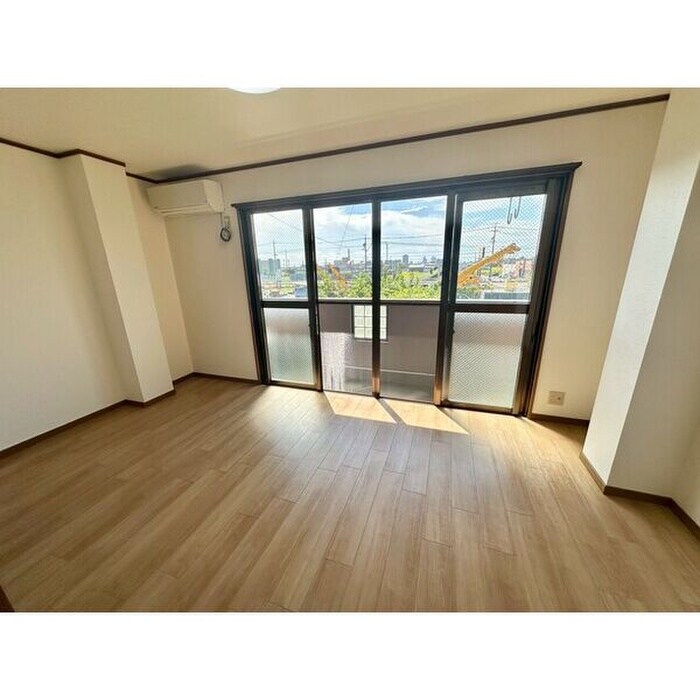 物件内観写真2　(居室)