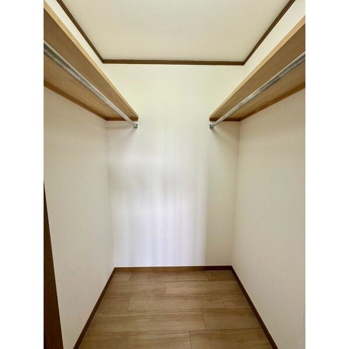 物件内観写真4　(収納)