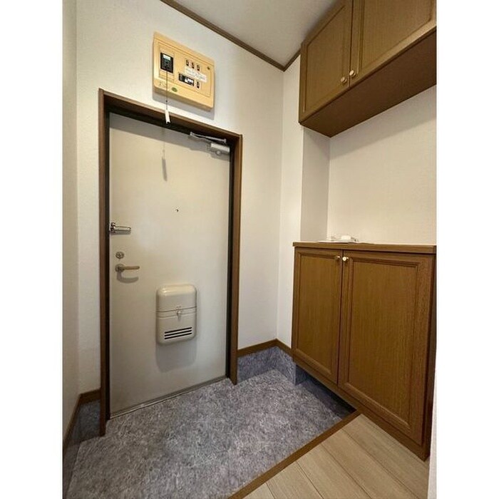 物件内観写真6　(玄関)