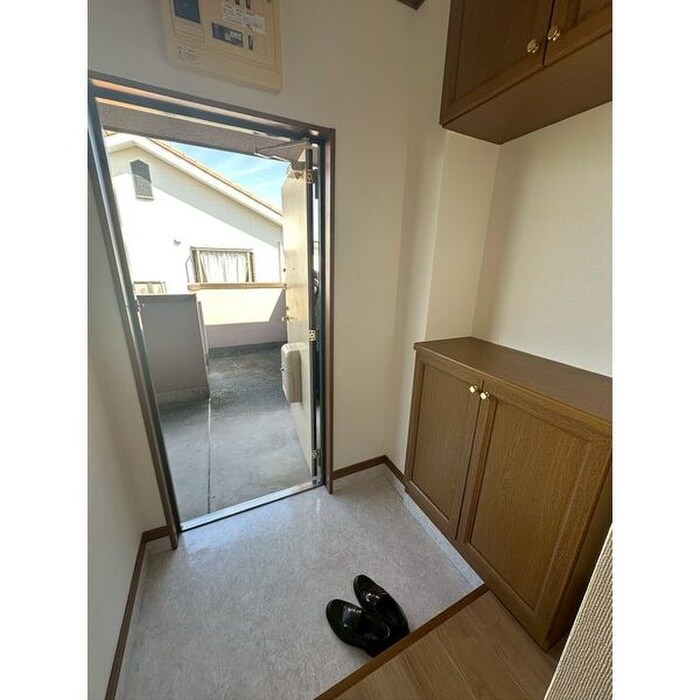 物件内観写真10　(玄関)