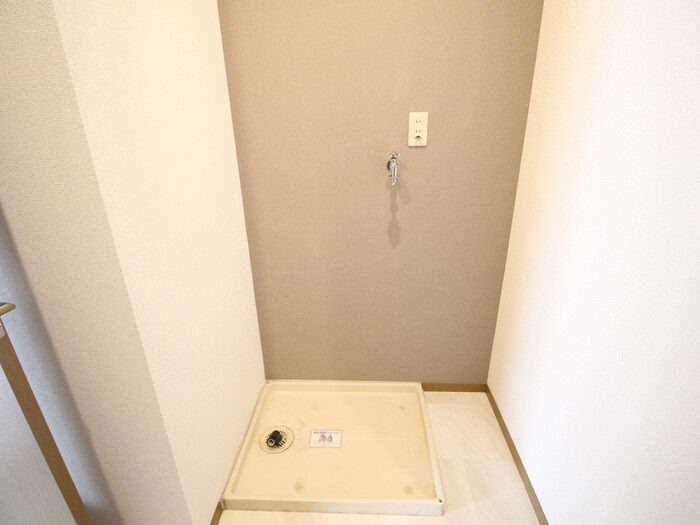 物件内観写真13　(洗濯機置場)