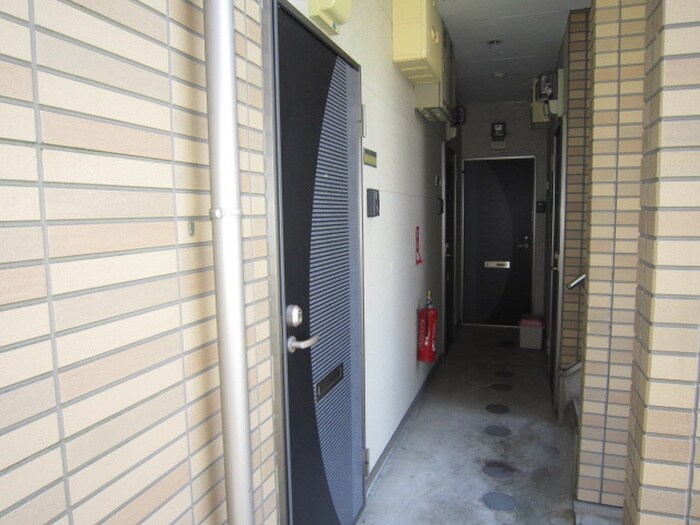 物件外観写真4　(エントランス部分)