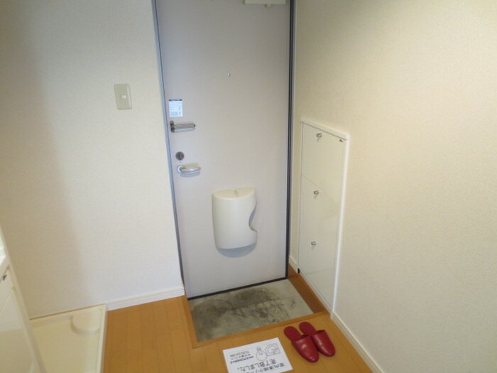 物件内観写真16　(玄関)