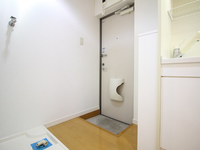 物件内観写真18　(玄関)