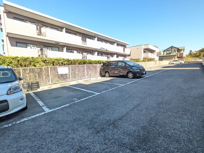 物件外観写真6　(駐車場)
