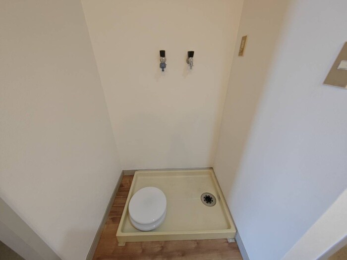 物件内観写真18　(洗濯機置場)