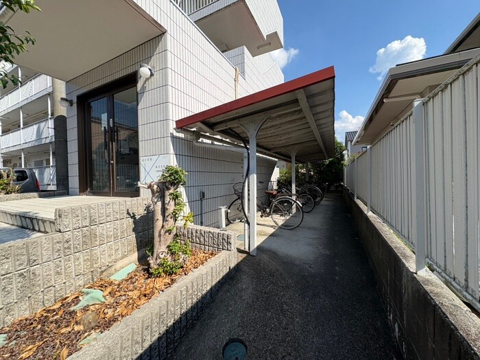 物件外観写真5　(駐輪場)