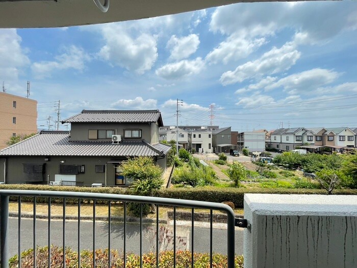 物件内観写真16　(室内からの展望)