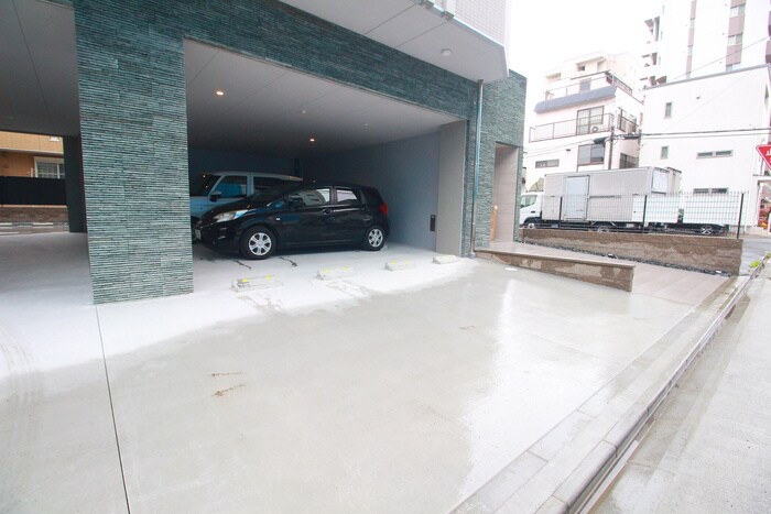 物件外観写真5　(駐車場)