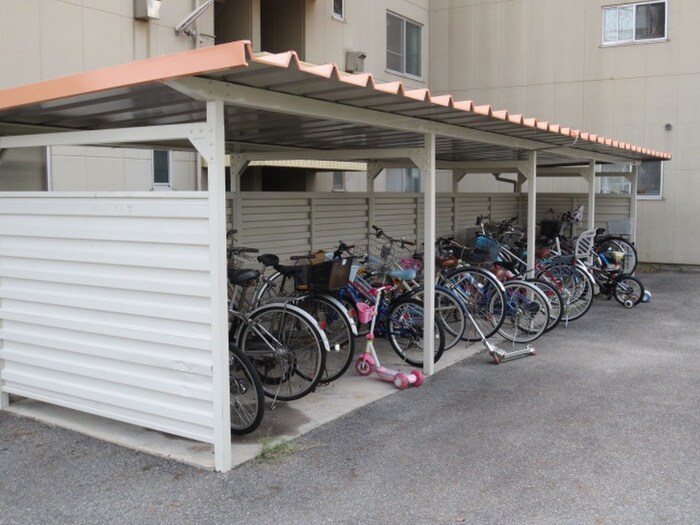 物件外観写真3　(駐輪場)
