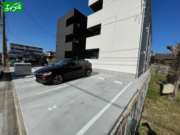 物件外観写真3　(駐車場)