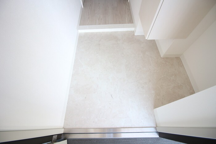 物件内観写真7　(玄関)