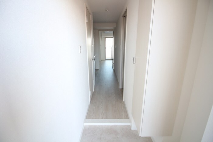 物件内観写真8　(廊下)
