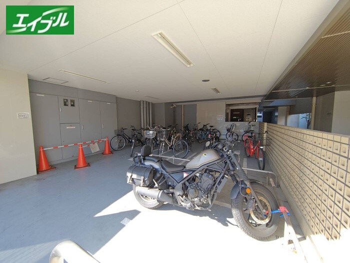 物件外観写真3　(駐輪場)