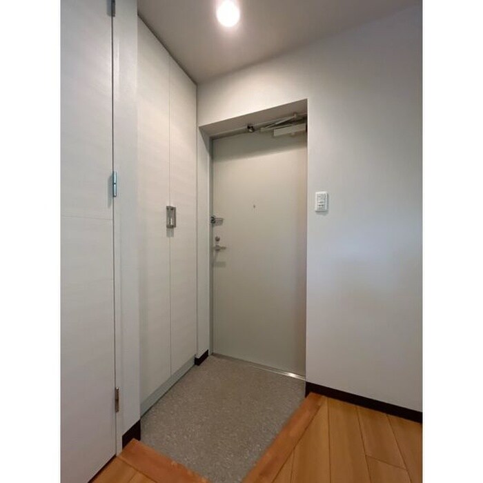 物件内観写真16　(玄関)