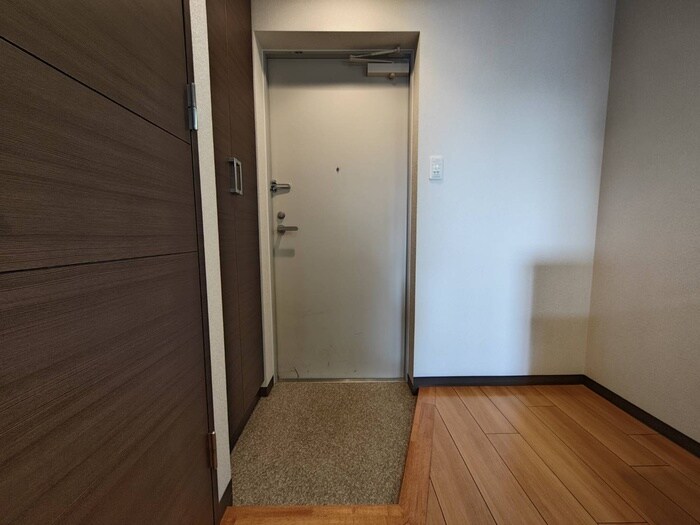 物件内観写真16　(玄関)