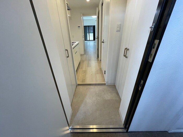 物件内観写真16　(玄関)