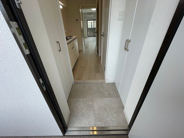 物件内観写真18　(玄関)