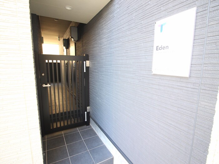 物件外観写真5　(エントランス部分)