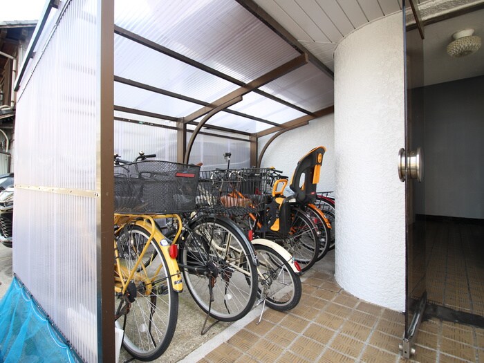 物件外観写真2　(駐輪場)