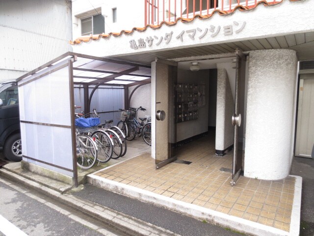 物件外観写真3　(エントランス部分)